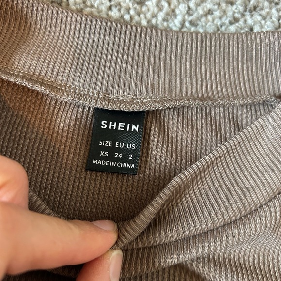 Brown Denver Colorado crop T - Picture 2 of 2